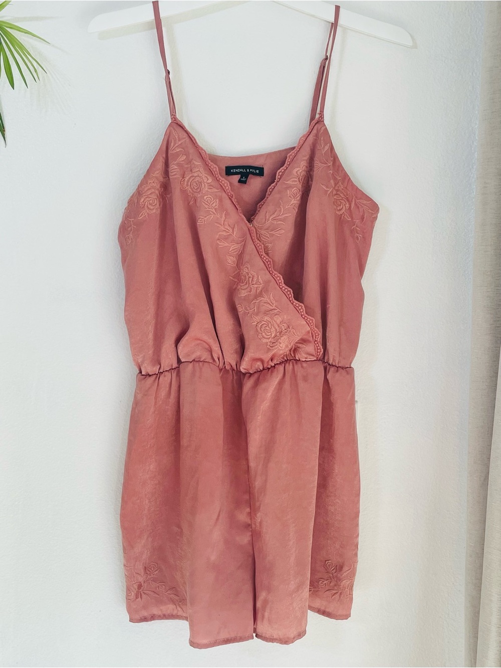 Kendall & Kylie Blush Pink Satin Romper Size L - Picture 3 of 6
